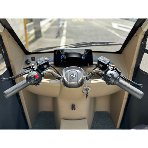 NEO-Lightメイン画像-5_ハンドル廻り画像